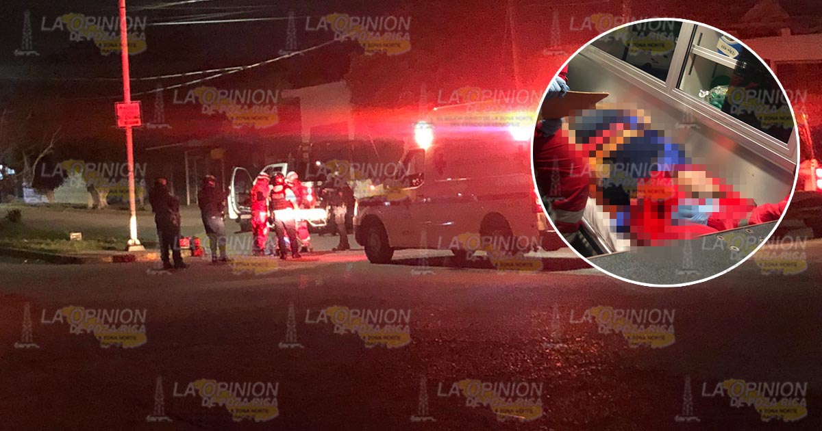 Mujer tira a su “comadre” de taxi en movimiento