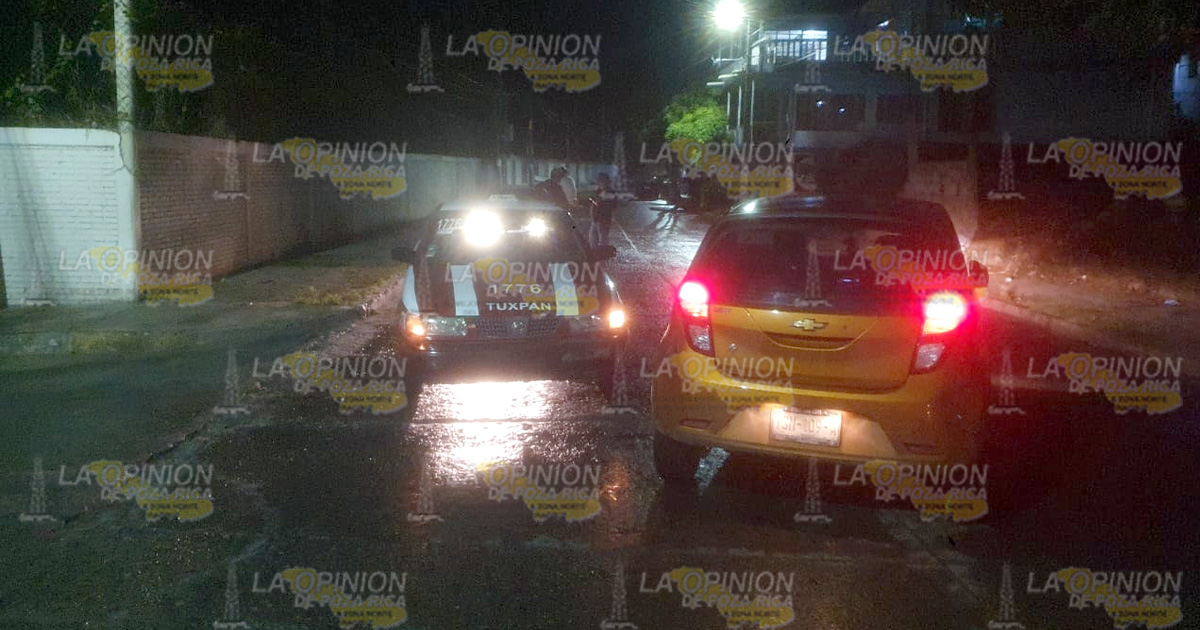 No hace alto y choca