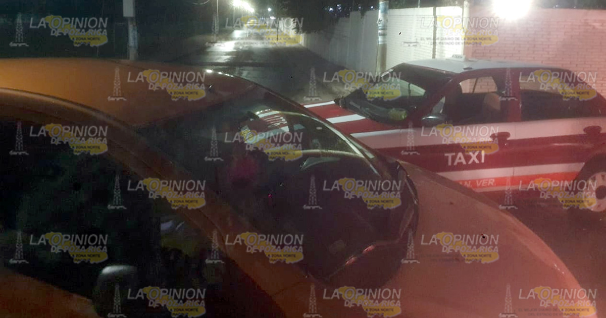 No hace alto y choca