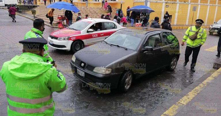 Prohíben estacionarse alrededor del parque central de Papantla