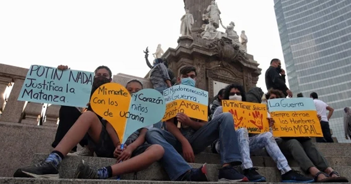 "Putin, quiero volver a ver a mi familia", piden ucranianos en protesta en el Ángel