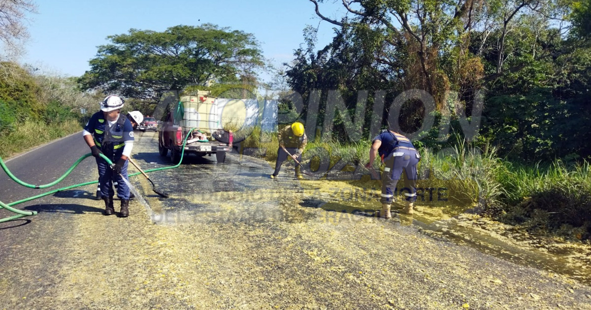 Riesgoso derrame de desechos citrícolas
