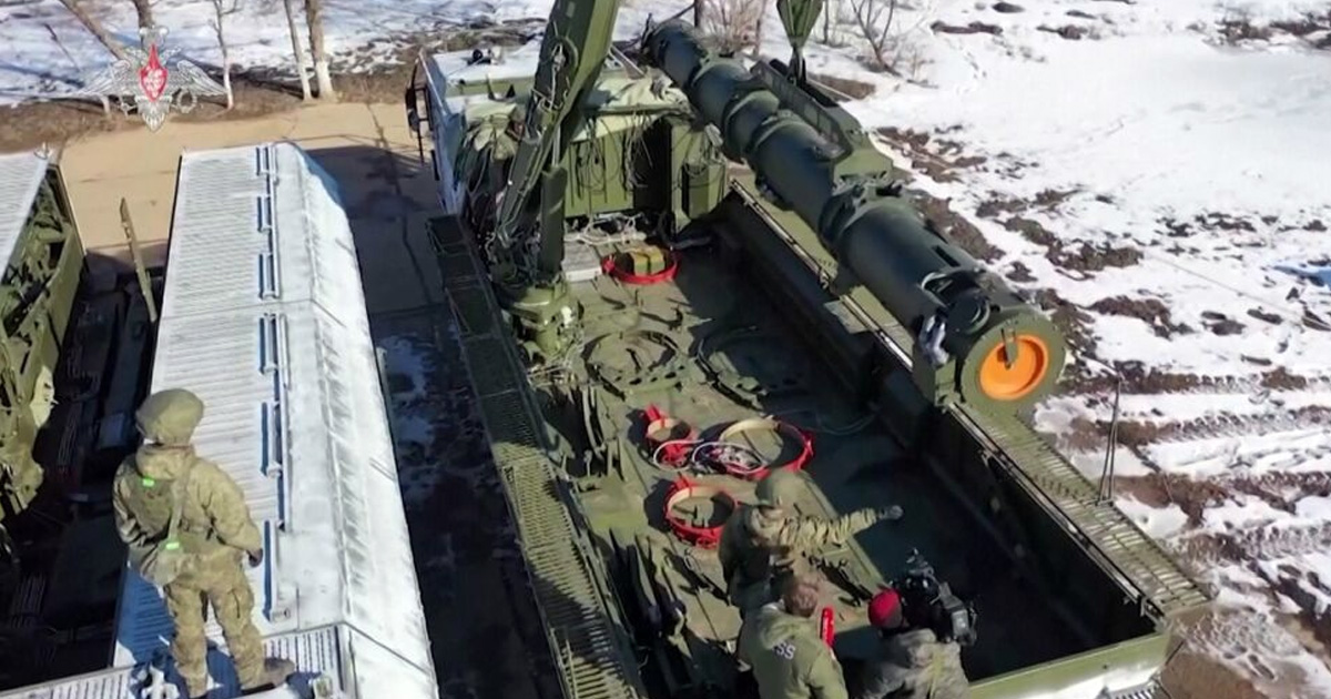 Rusia dispara misiles con capacidad nuclear cerca de Ucrania