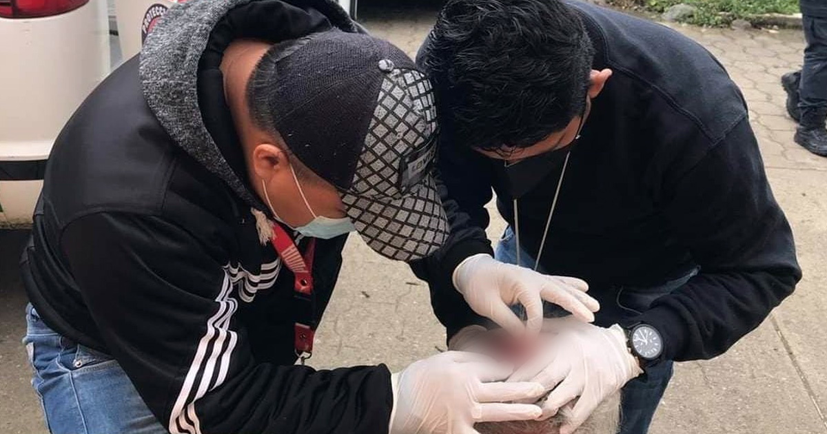 Se abren la cabeza al caer de su propia altura