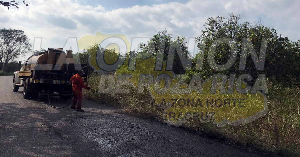 Sin señalamientos, reanudan asfaltado