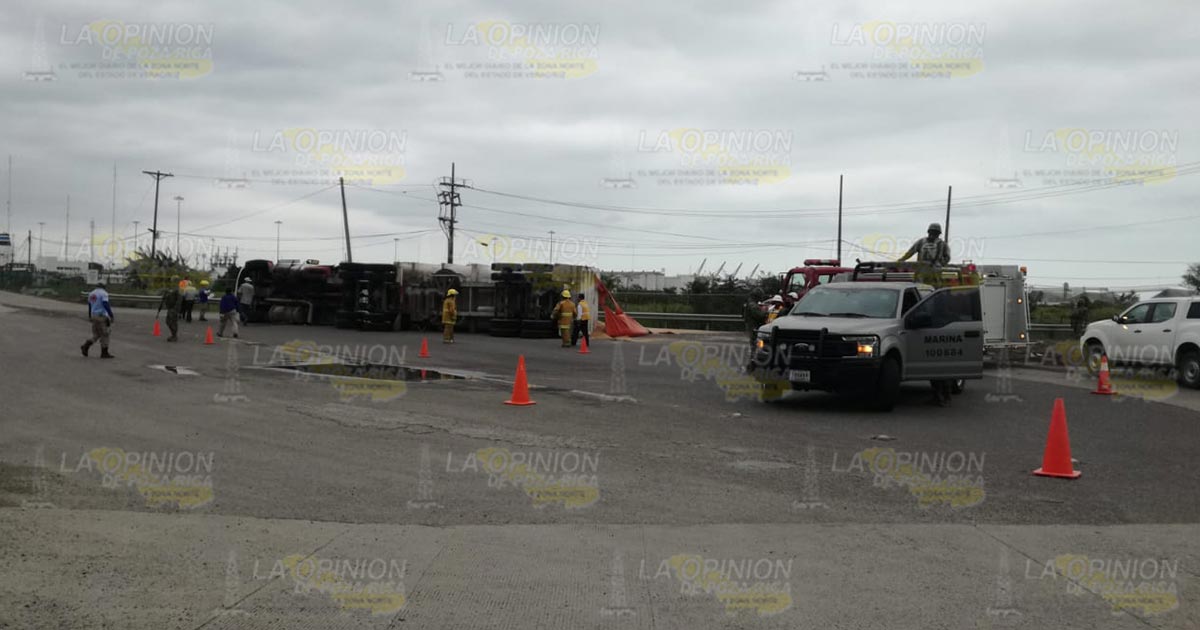 Vuelca tráiler cargado con trigo Vuelca tráiler cargado con trigo 5