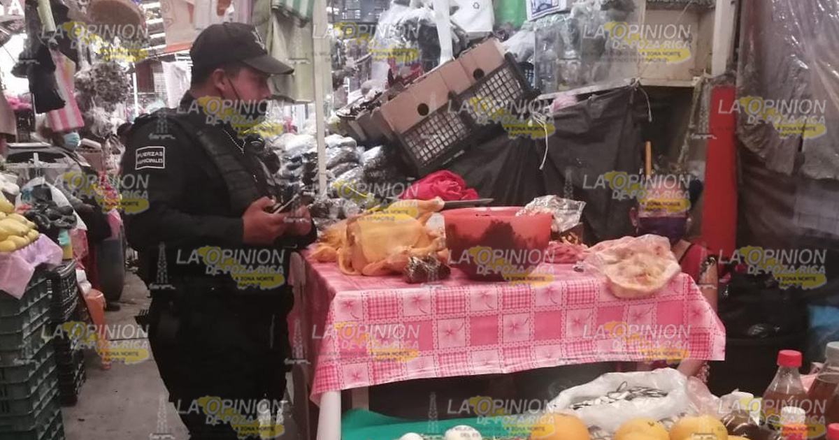 "La Toña" atraca pollería en el Mercado Adolfo López Mateos