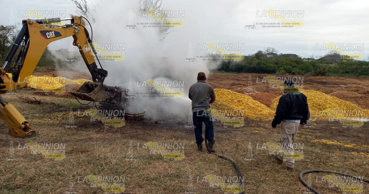 ¡Arrasa incendio con un camión!