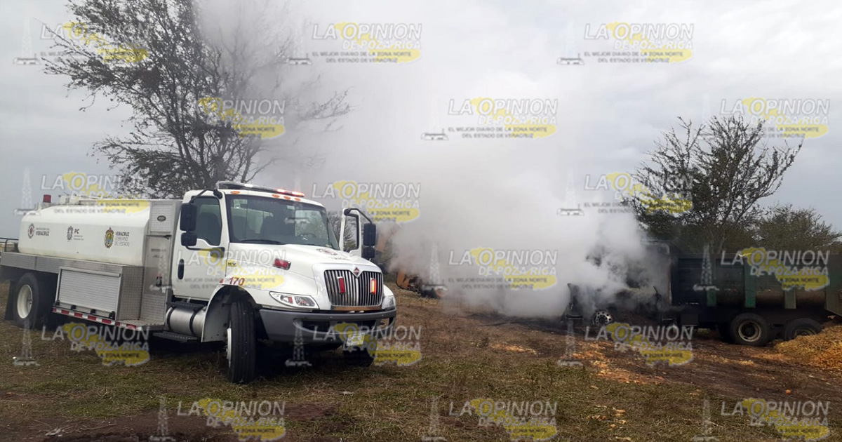 ¡Arrasa incendio con un camión!