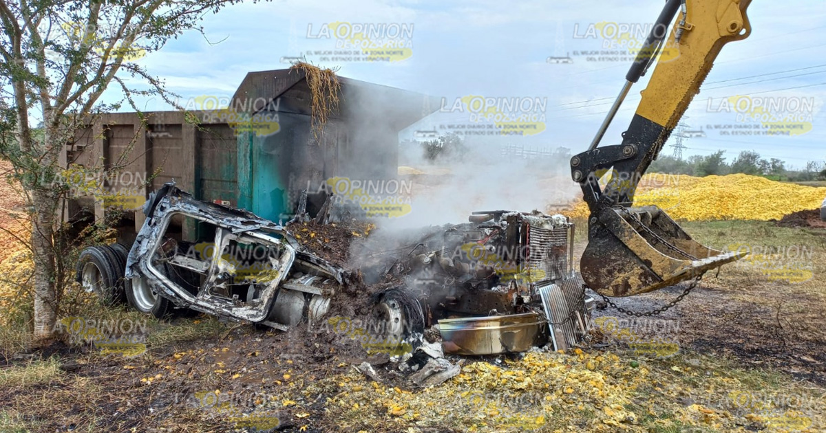 ¡Arrasa incendio con un camión!