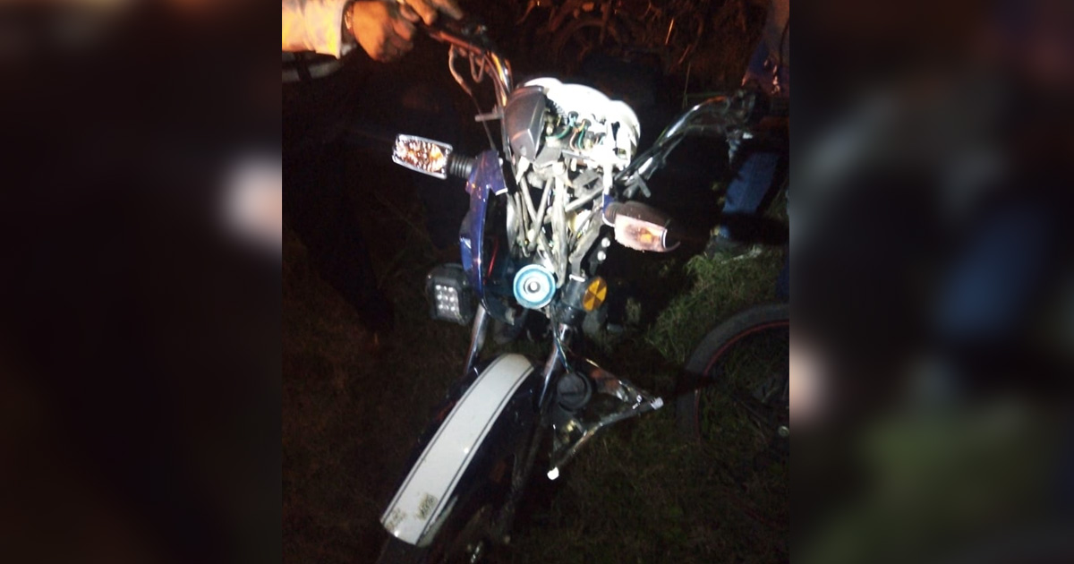 ¡Chocó contra un tractor!