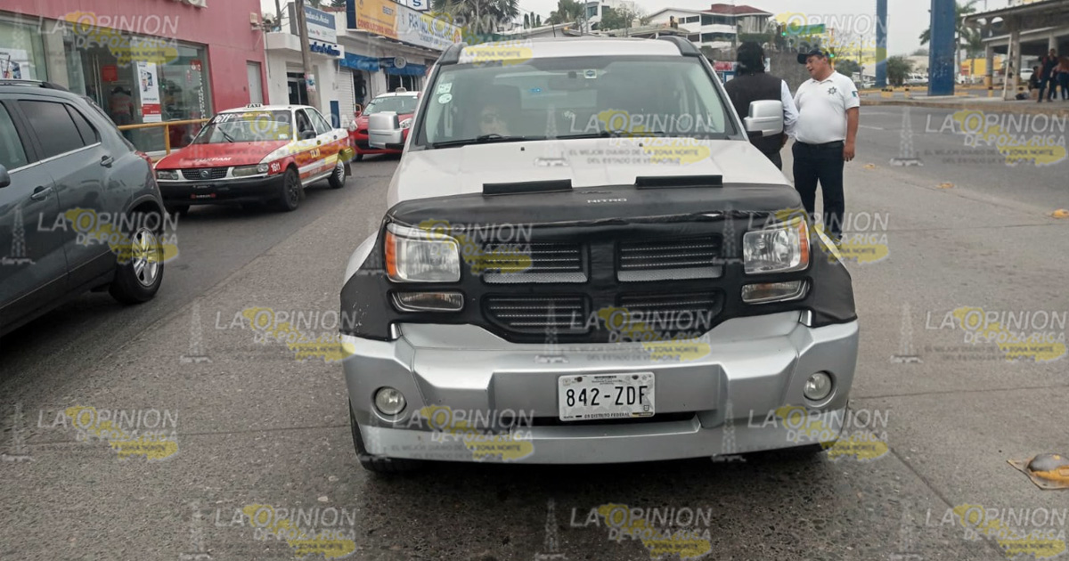 ¡Empleado del INE provoca accidente!