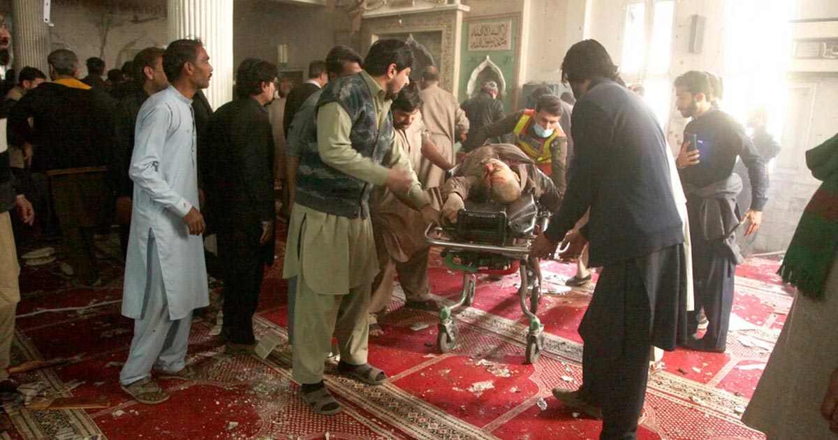 56 muertos en atentado de mezquita en Pakistán