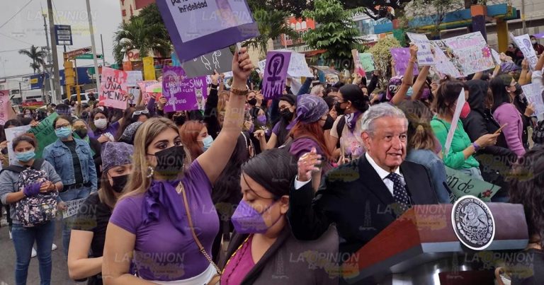 AMLO dice que mayoría de mujeres optó por marchar sin violencia