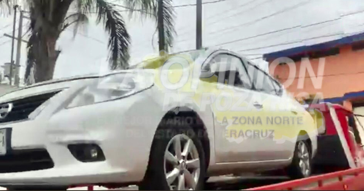 Asaltan OXXO y roban auto