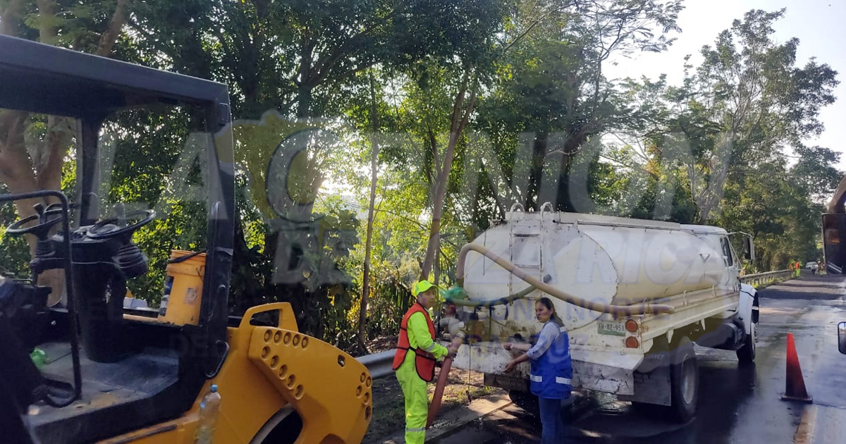 Asfaltan carretera federal México-Tuxpan