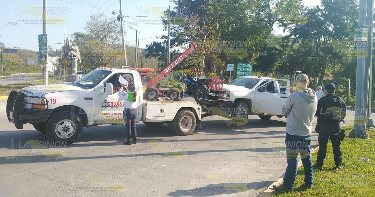 Choca camioneta contra motociclista Choca camioneta contra motociclista