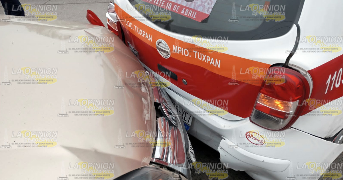 Choca con un taxi en el bulevar