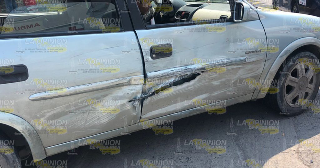 Chocan autos en el bulevar Adolfo Ruiz Cortines