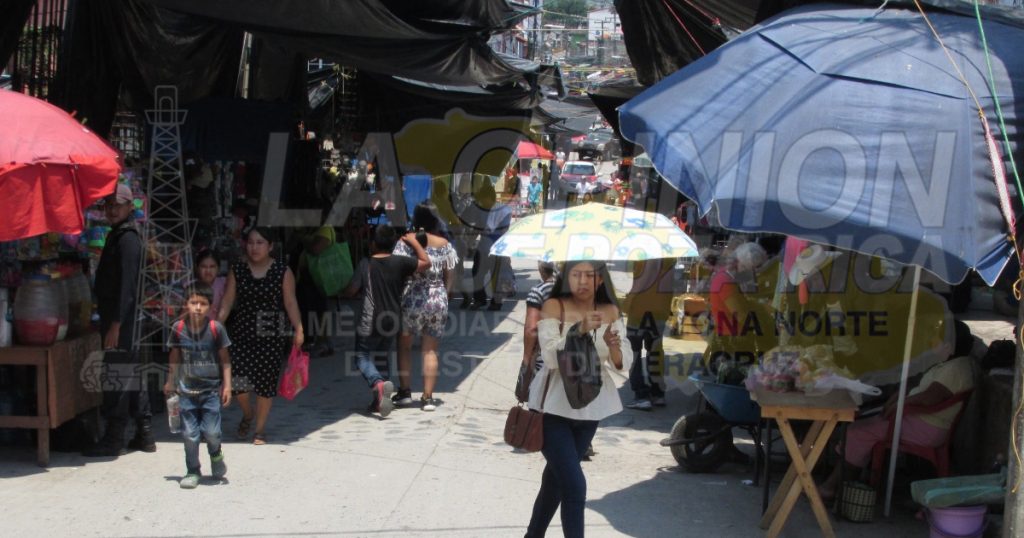 Regulan a comerciantes de Coyutla