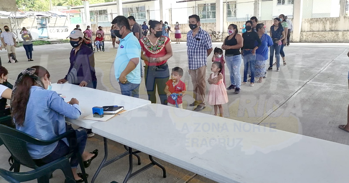 Con algunos disturbios arrancan elecciones de subagentes en Coatzintla