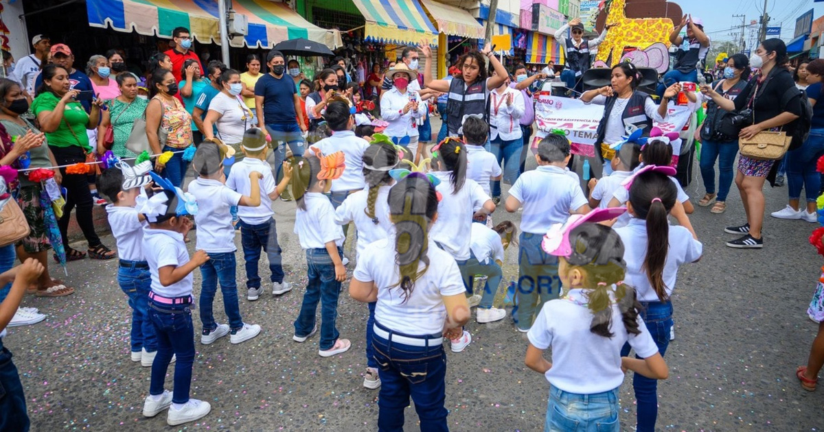 Con desfile infantil reciben la primavera