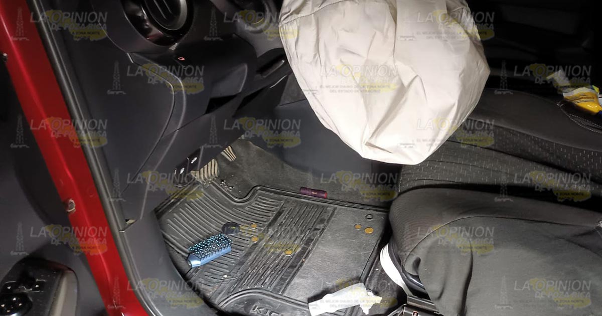 Destroza camioneta al chocar con un puente Destroza camioneta al chocar con un puente 7