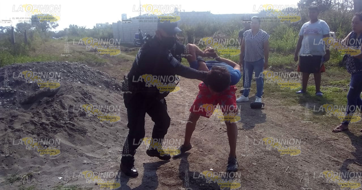 Ebrio le roba herramienta de albañilería