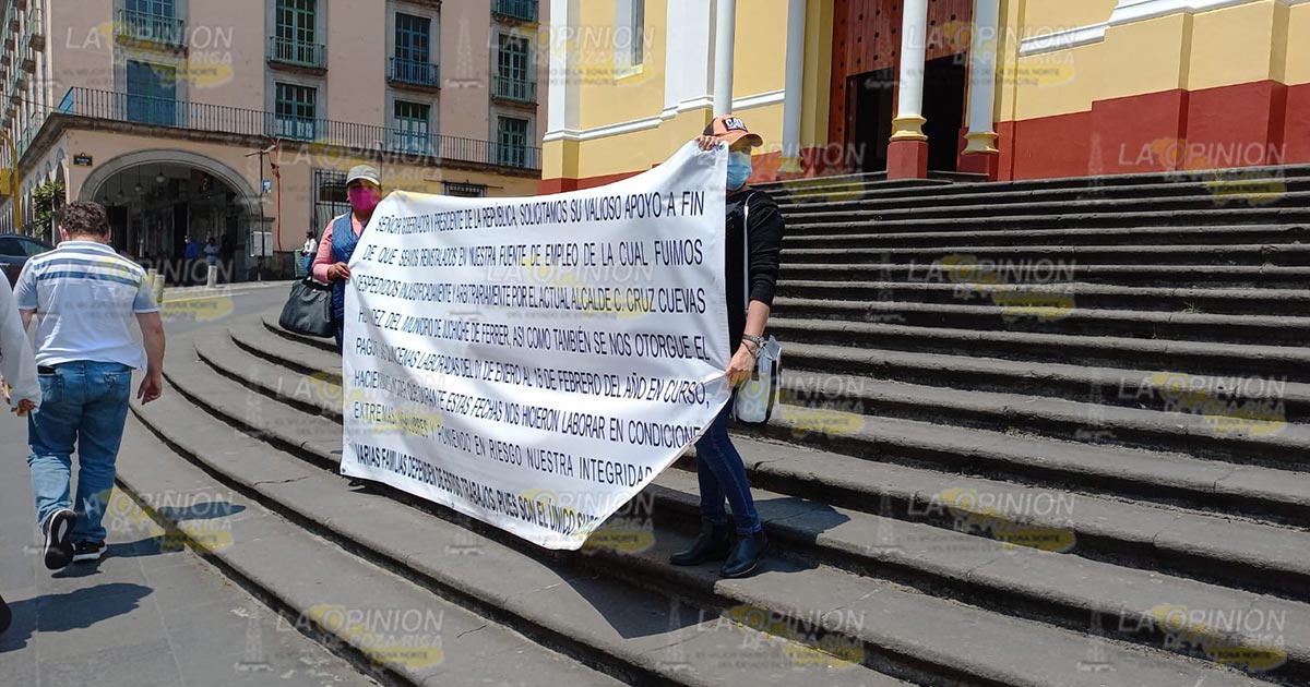 Eran administrativos, los pusieron a barrer cunetas Eran administrativos, los pusieron a barrer cunetas 2