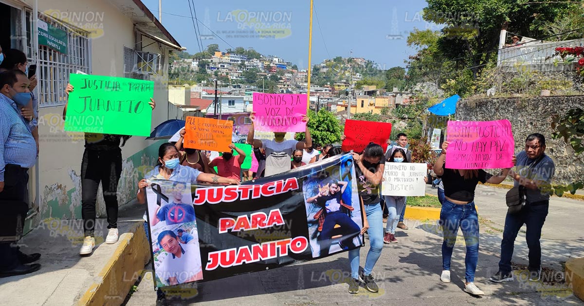 Exigen justicia por muerte de Juanito, joven de 15 años asesinado en Papantla Exigen justicia por muerte de Juanito, joven de 15 años asesinado en Papantla 6