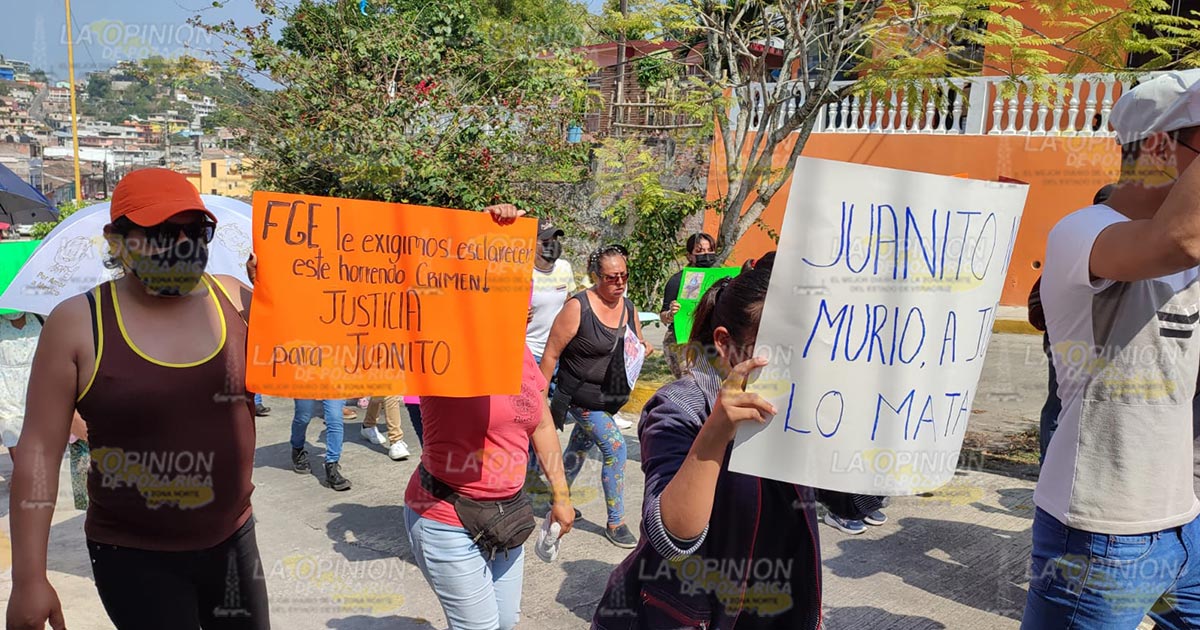 Exigen justicia por muerte de Juanito, joven de 15 años asesinado en Papantla Exigen justicia por muerte de Juanito, joven de 15 años asesinado en Papantla 9