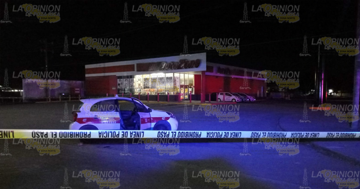 Frente a AutoZone rafaguean a taxista herido, ingresó al Hospital