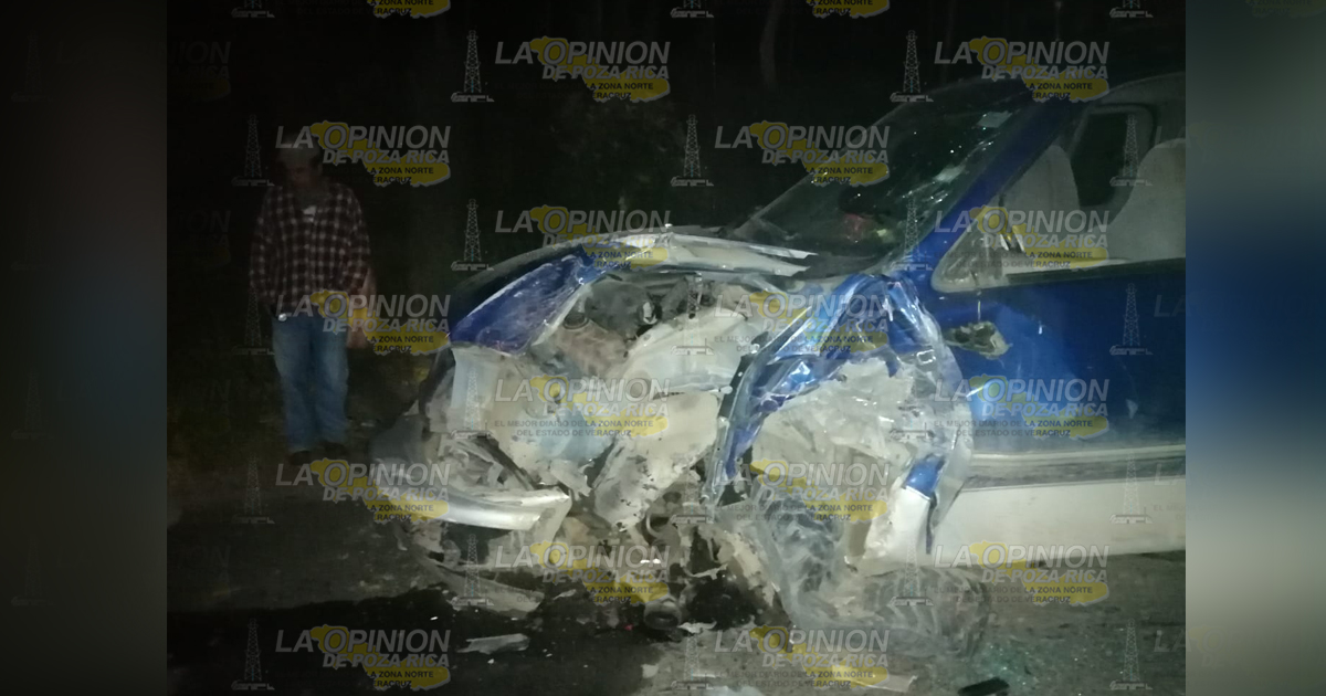 Invade carril y choca; tres personas heridas