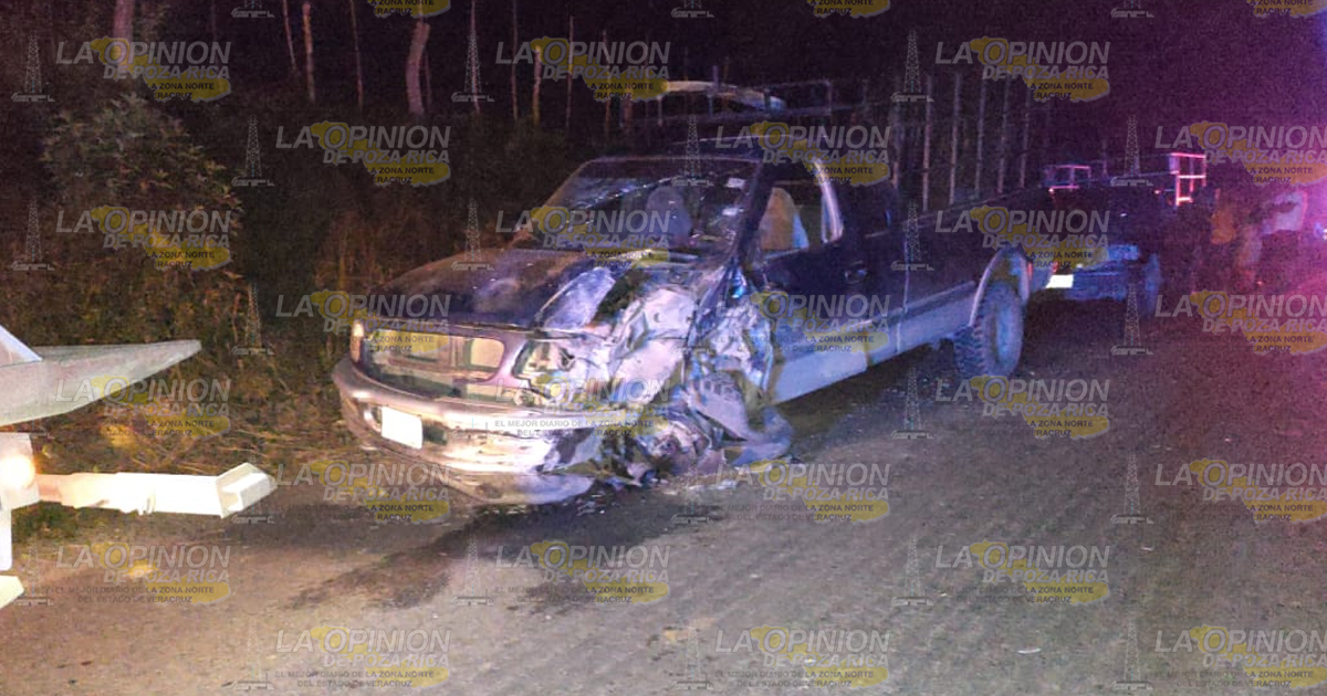 Invade carril y choca; tres personas heridas