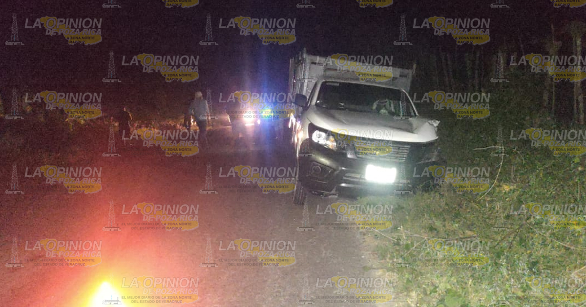 Invade carril y choca; tres personas heridas