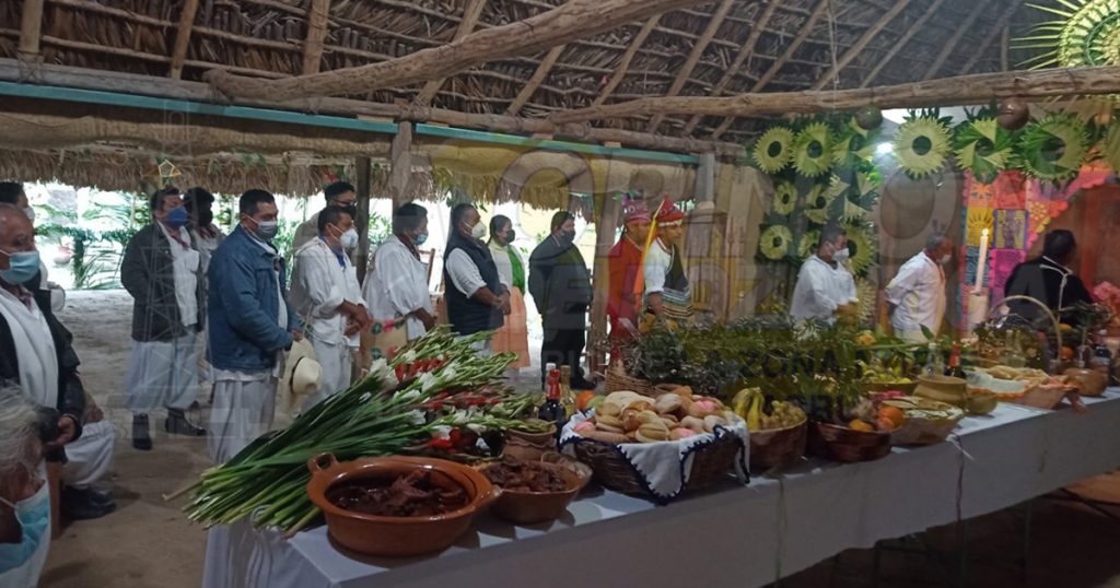 Pueblo Tutunakú celebra ceremonia "Corona de Espinas"