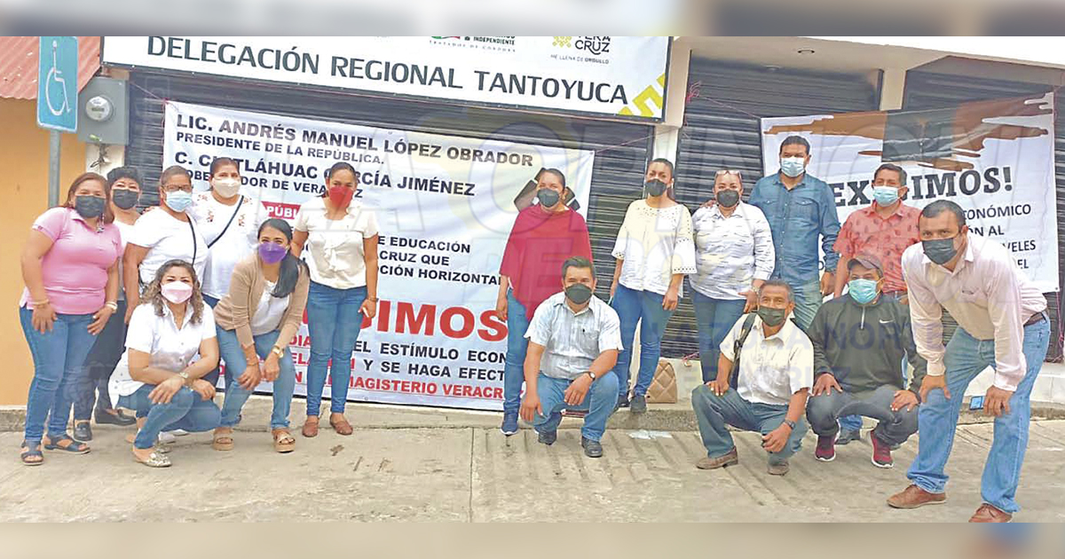 Maestros toman la delegación regional de la SEV