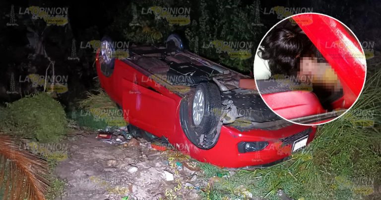 Mujer se accidenta y sujetos la atracan en lugar de ayudarla