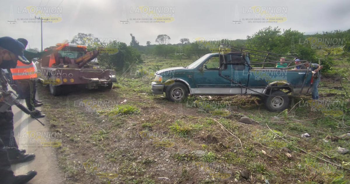 Mujer vuelca tras intentar rebasar en Espinal Mujer vuelca tras intentar rebasar en Espinal 6