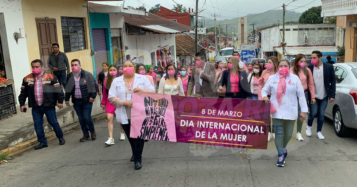 Mujeres pieza clave para la construcción del país