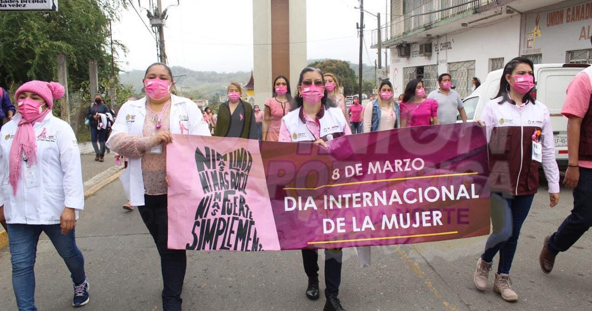 Mujeres pieza clave para la construcción del país