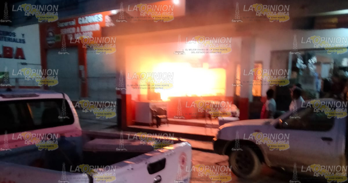 Pavoroso incendio de taquería El Campanas