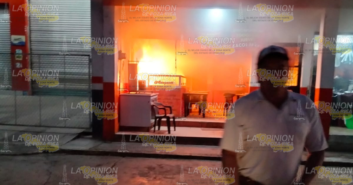 Pavoroso incendio de taquería El Campanas