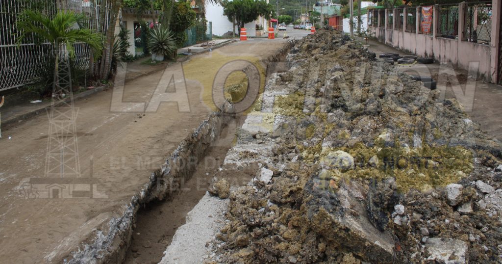 Piden reparación de dos socavones en la colonia Tepeyac