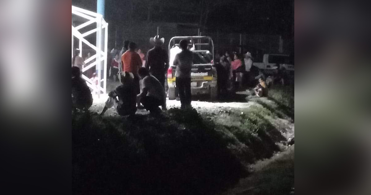 Privan de la libertad a servidores públicos durante elección