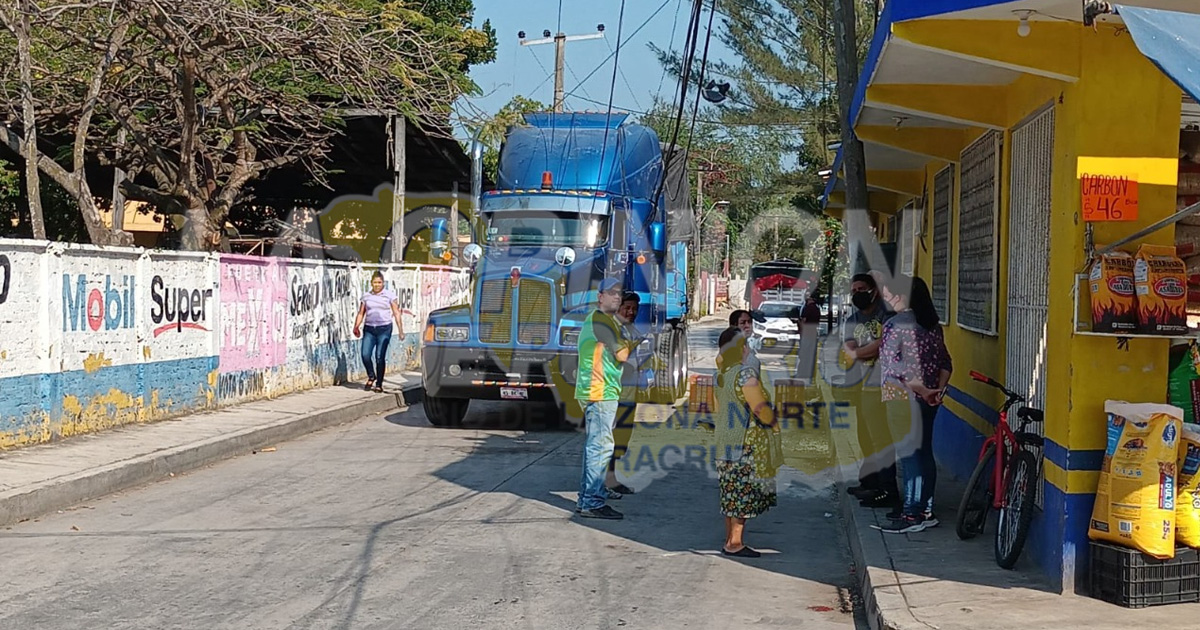 Quejas vecinales por tráiler estorboso