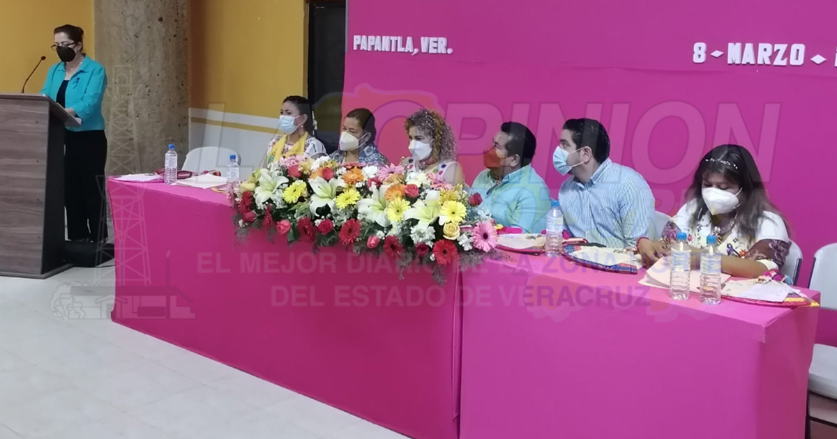 Reconocen trayectoria de mujeres papantecas