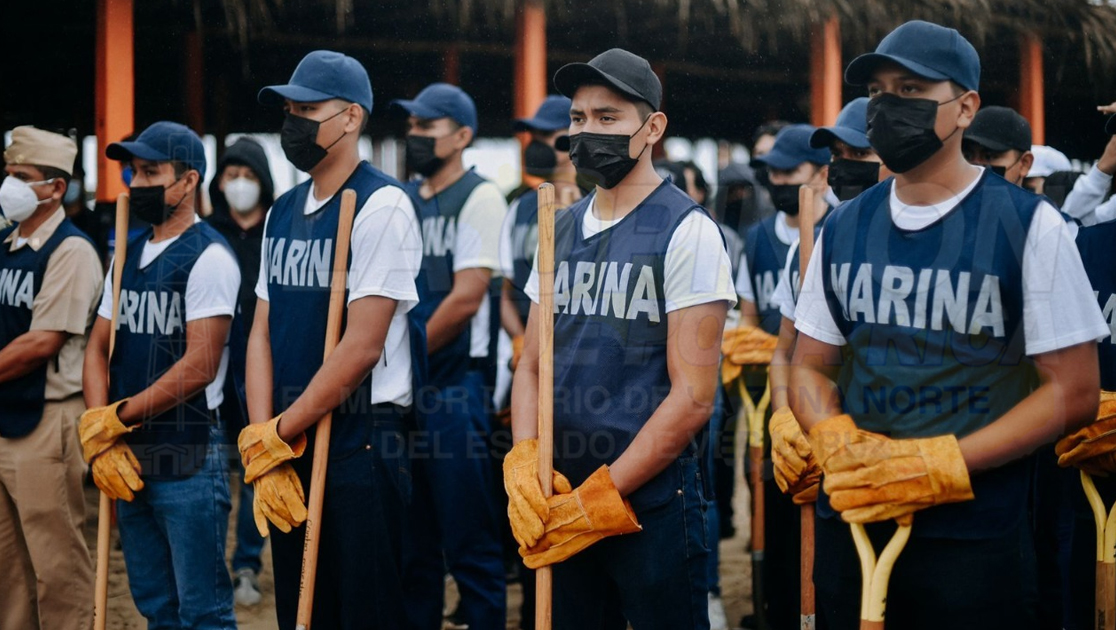 Sacan de la playa de Tuxpan toneladas de palizada
