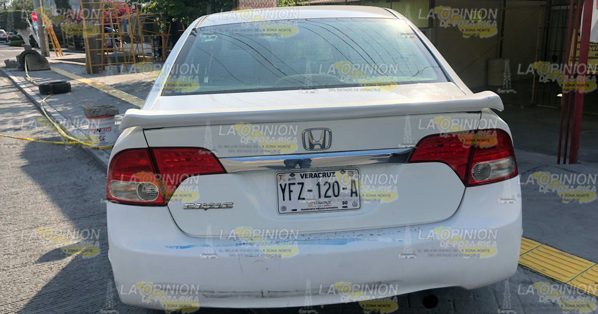 Taxi choca por alcance contra auto Honda