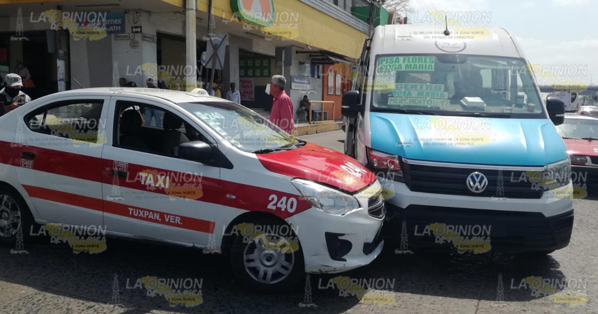 Taxista intenta ganar el paso y choca en Tuxpan Taxista intenta ganar el paso y choca en Tuxpan